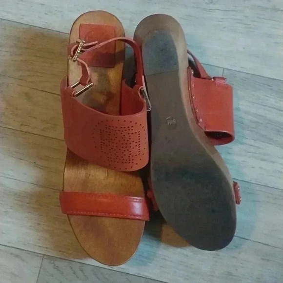 Tory Burch Orange Wooden Wedge Size 8 1/2 - Picture 6 of 8